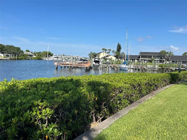 $1,600 | 608 Yardarm Drive, Unit 4, Apollo Beach, FL 33572