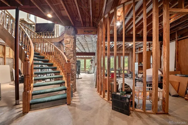 a view of entryway with a front door