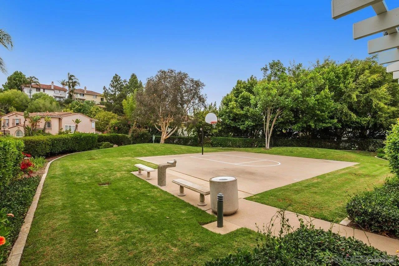 2451 Selkirk Row La Jolla, CA 92037 - Photo 36 of 37 a view of a garden with plants