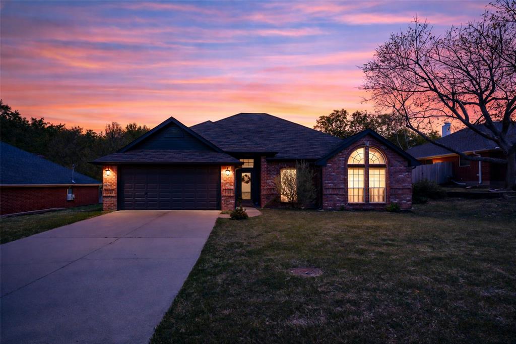 1526 Shadow Run Weatherford, TX 76086 - Photo 3 of 40