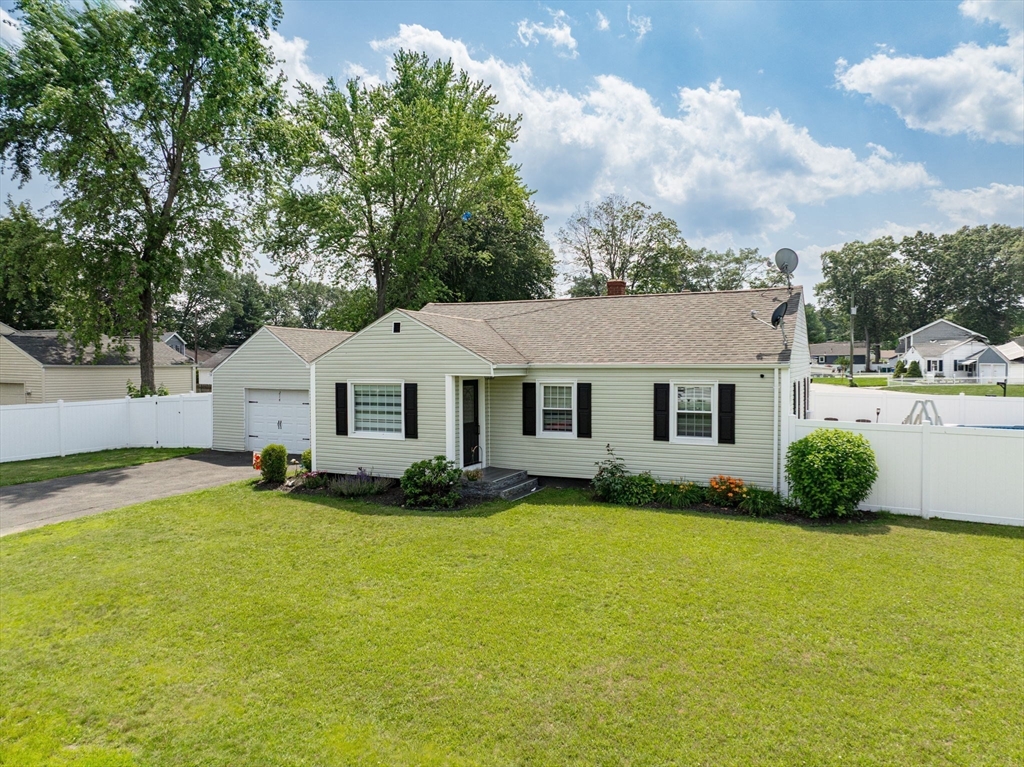 214 Spear Road Springfield, MA 01119 - Photo 4 of 40