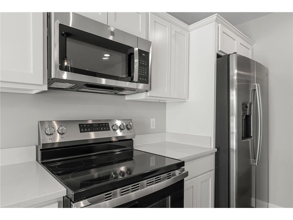 1596 76th Street West Inver Grove Heights, MN 55077 - Photo 4 of 37