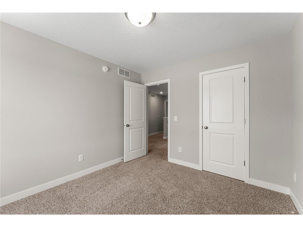 1596 76th Street West Inver Grove Heights, MN 55077 - Photo 5 of 37