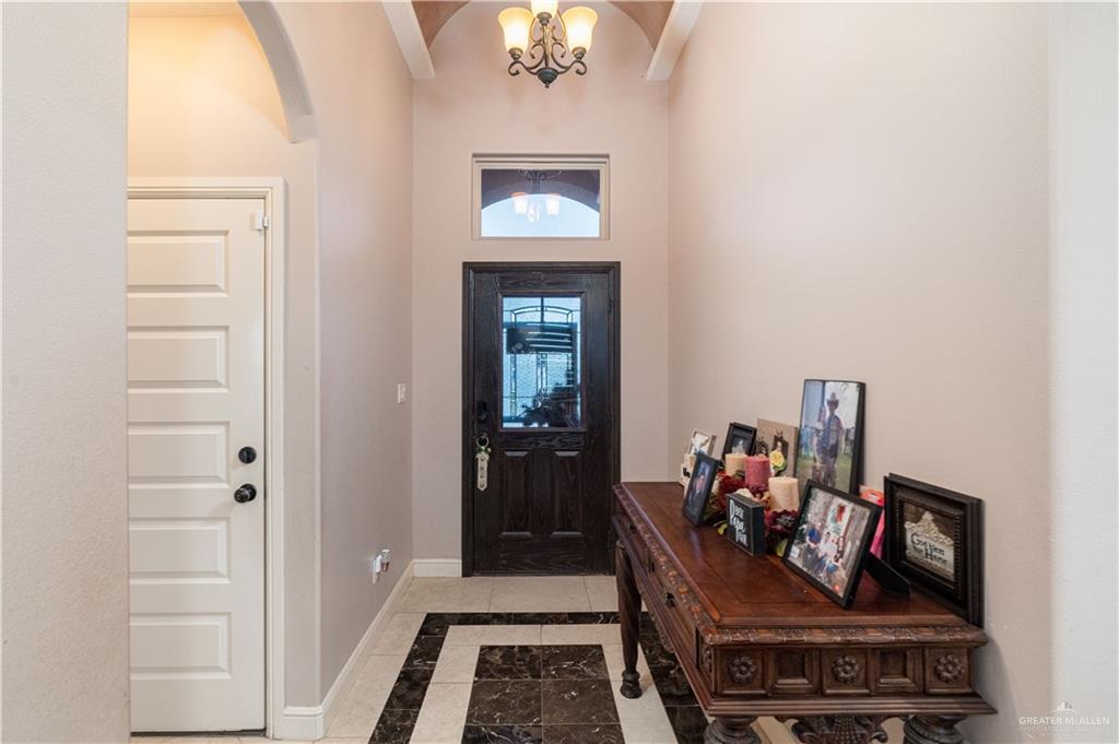 3902 Sherman Street Edinburg, TX 78542 - Photo 3 of 20 a view of a hallway with a livingroom