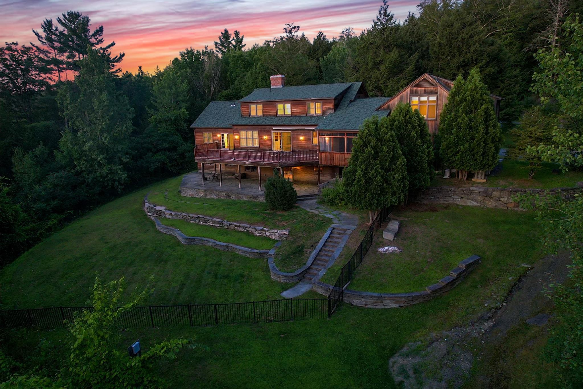 423 Taft Family Road Hartford, VT 05059 - Photo 2 of 58