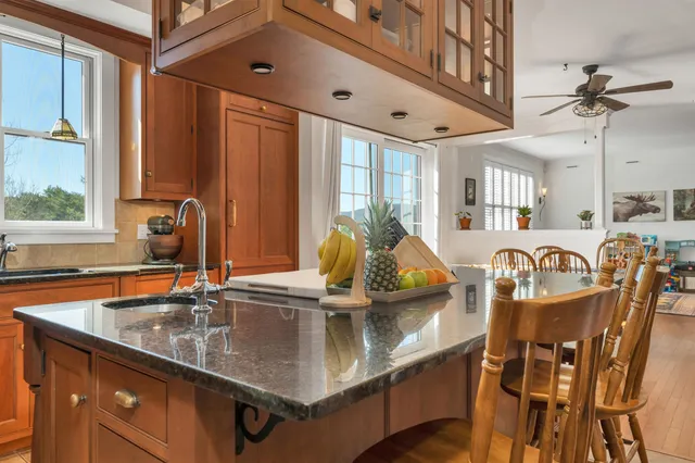 $1,499,000 | 423 Taft Family Road, Hartford, VT 05059