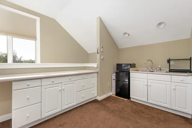 $1,499,000 | 423 Taft Family Road, Hartford, VT 05059