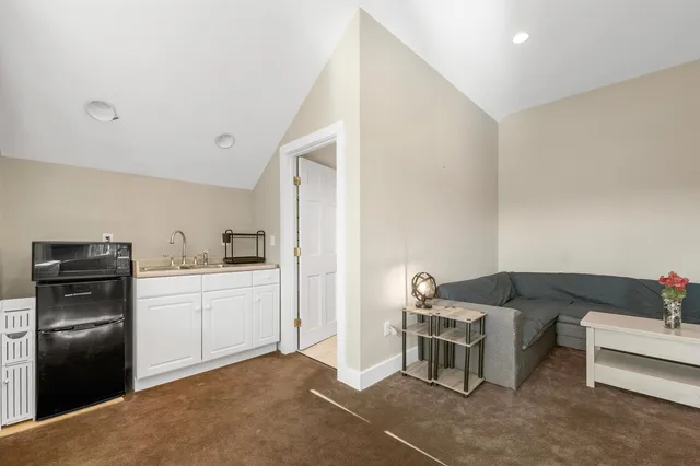 $1,499,000 | 423 Taft Family Road, Hartford, VT 05059