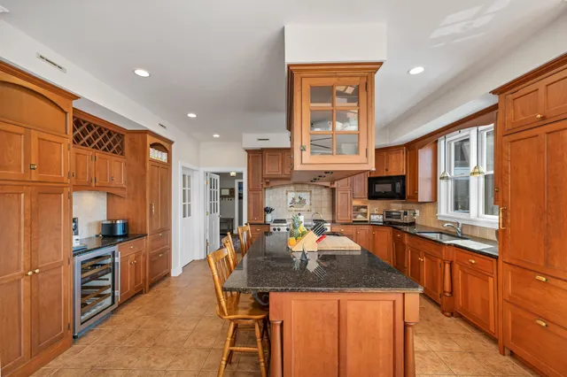 $1,499,000 | 423 Taft Family Road, Hartford, VT 05059