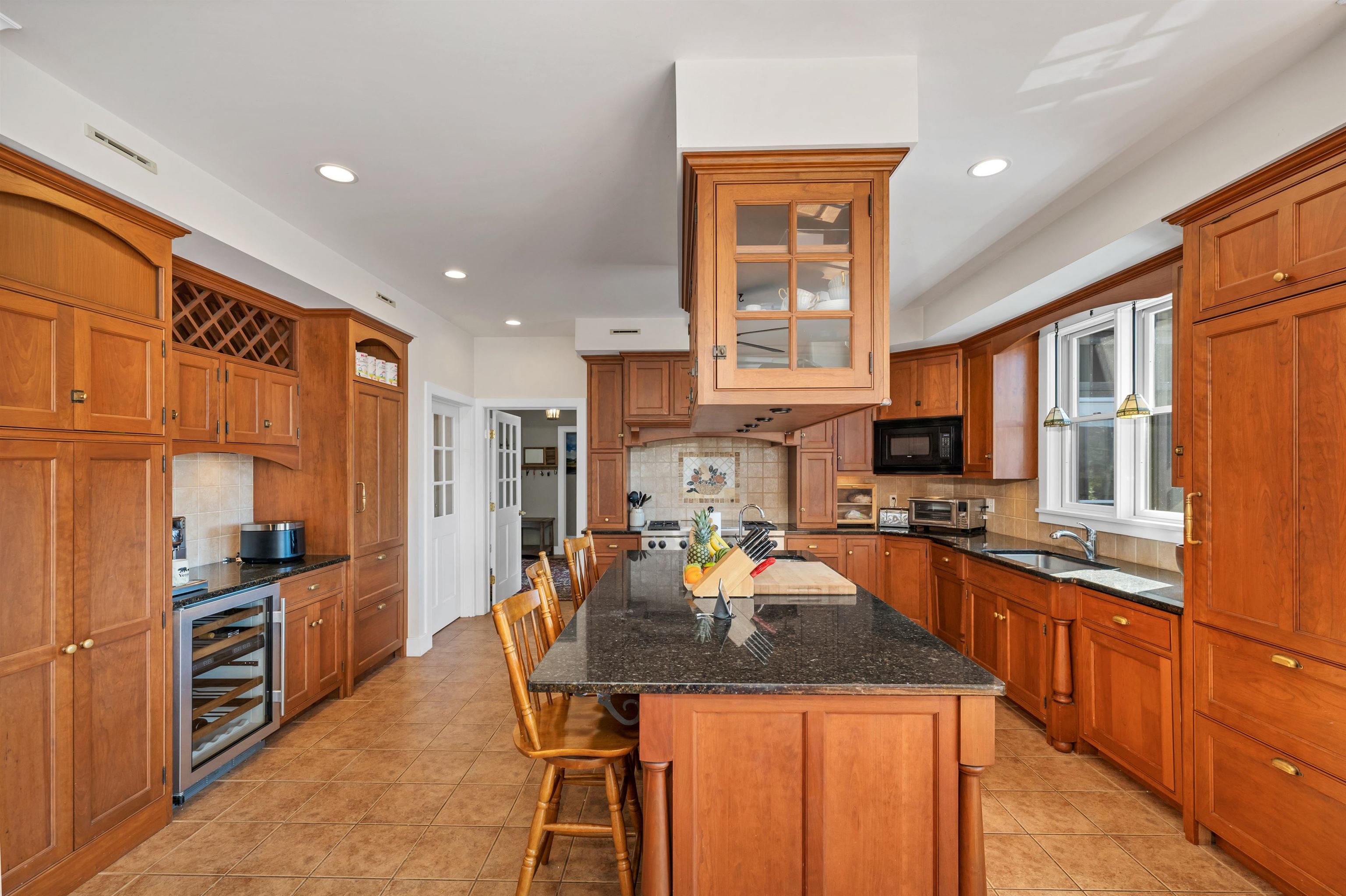 423 Taft Family Road Hartford, VT 05059 - Photo 4 of 58