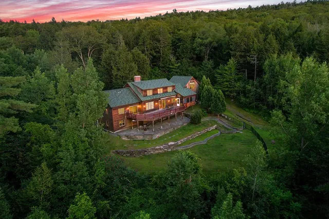 $1,499,000 | 423 Taft Family Road, Hartford, VT 05059