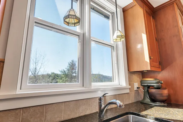 $1,499,000 | 423 Taft Family Road, Hartford, VT 05059