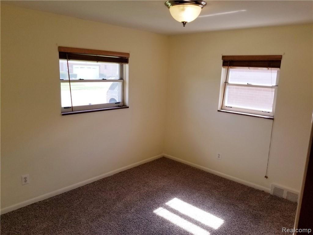 29333 Ridgefield Avenue Warren, MI 48088 - Photo 16 of 27