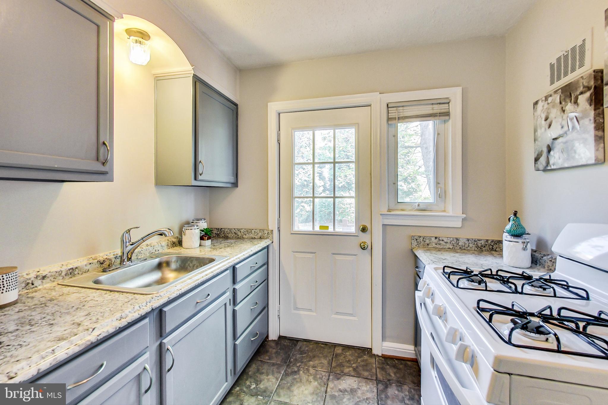 10015 Sutherland Road Silver Spring, MD 20901 - Photo 12 of 43