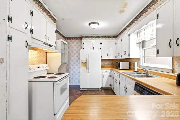 $235,000 | 106 Chapel Street, Spruce Pine, NC 28777