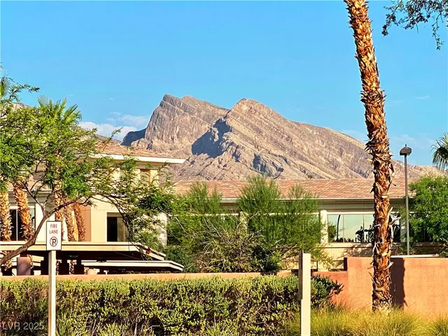 $2,400 | 820 Peachy Canyon Circle, Unit 203, Las Vegas, NV 89144