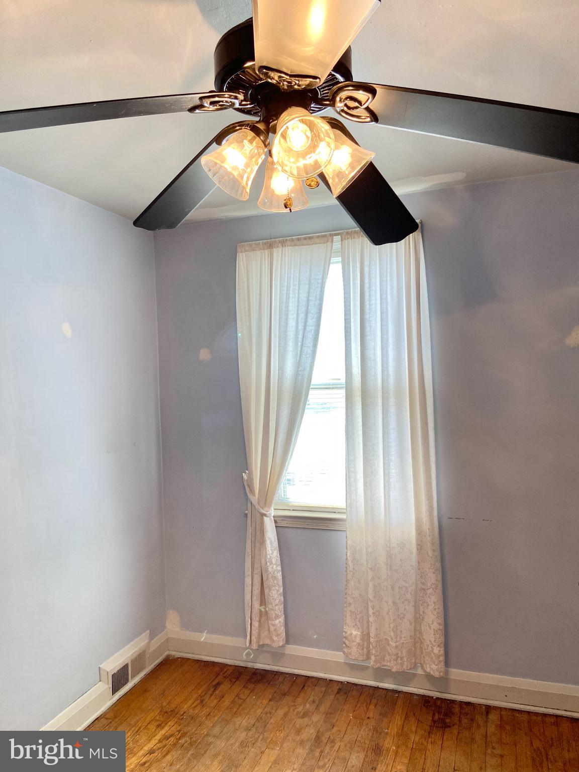 828 Stamford Road Baltimore, MD 21229 - Photo 10 of 17 Gallery Image 10