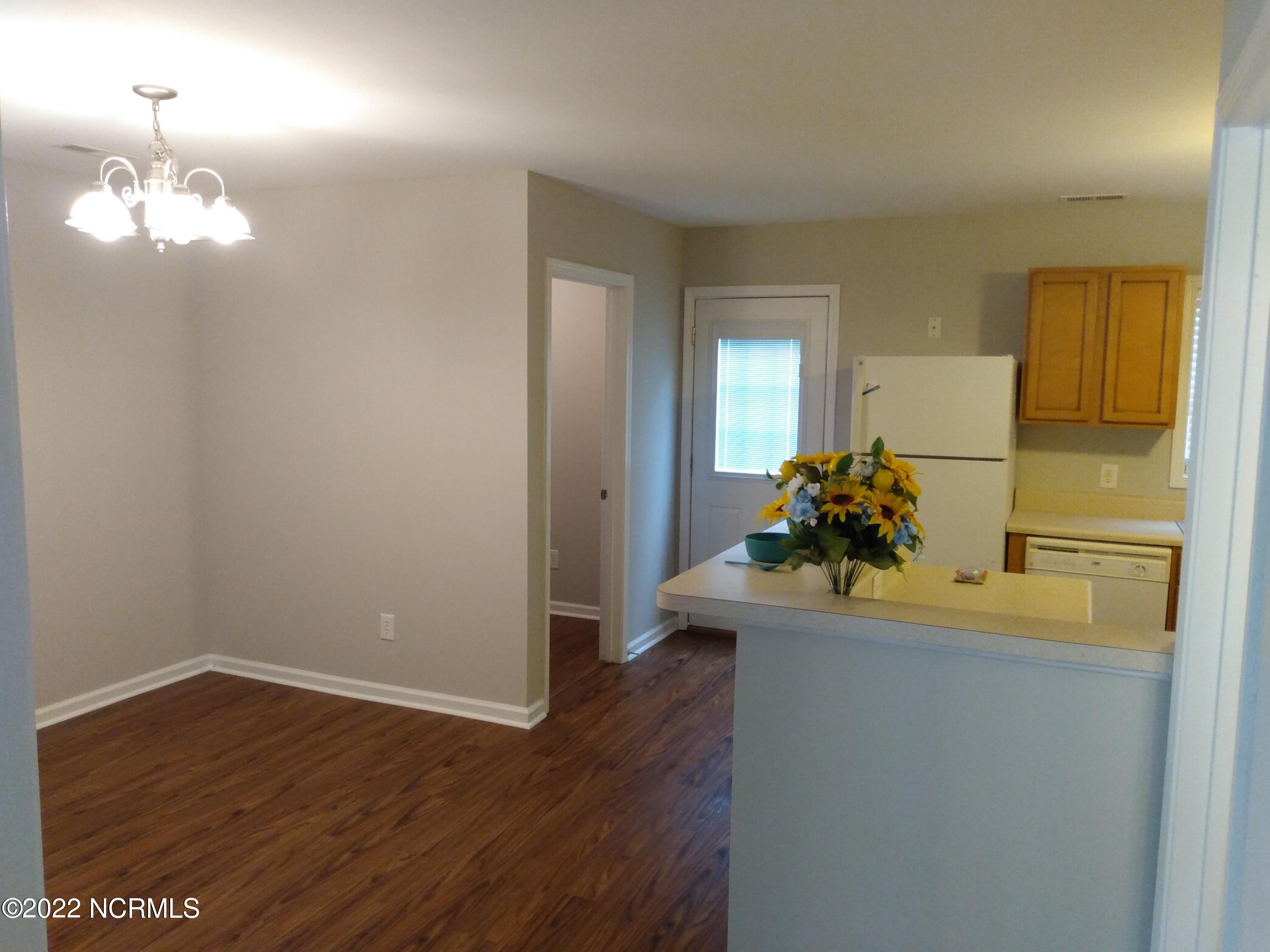 109 Apache Trail Havelock, NC 28532 - Photo 3 of 13 Denis Espinoza - 3. Dinning_Kitcken