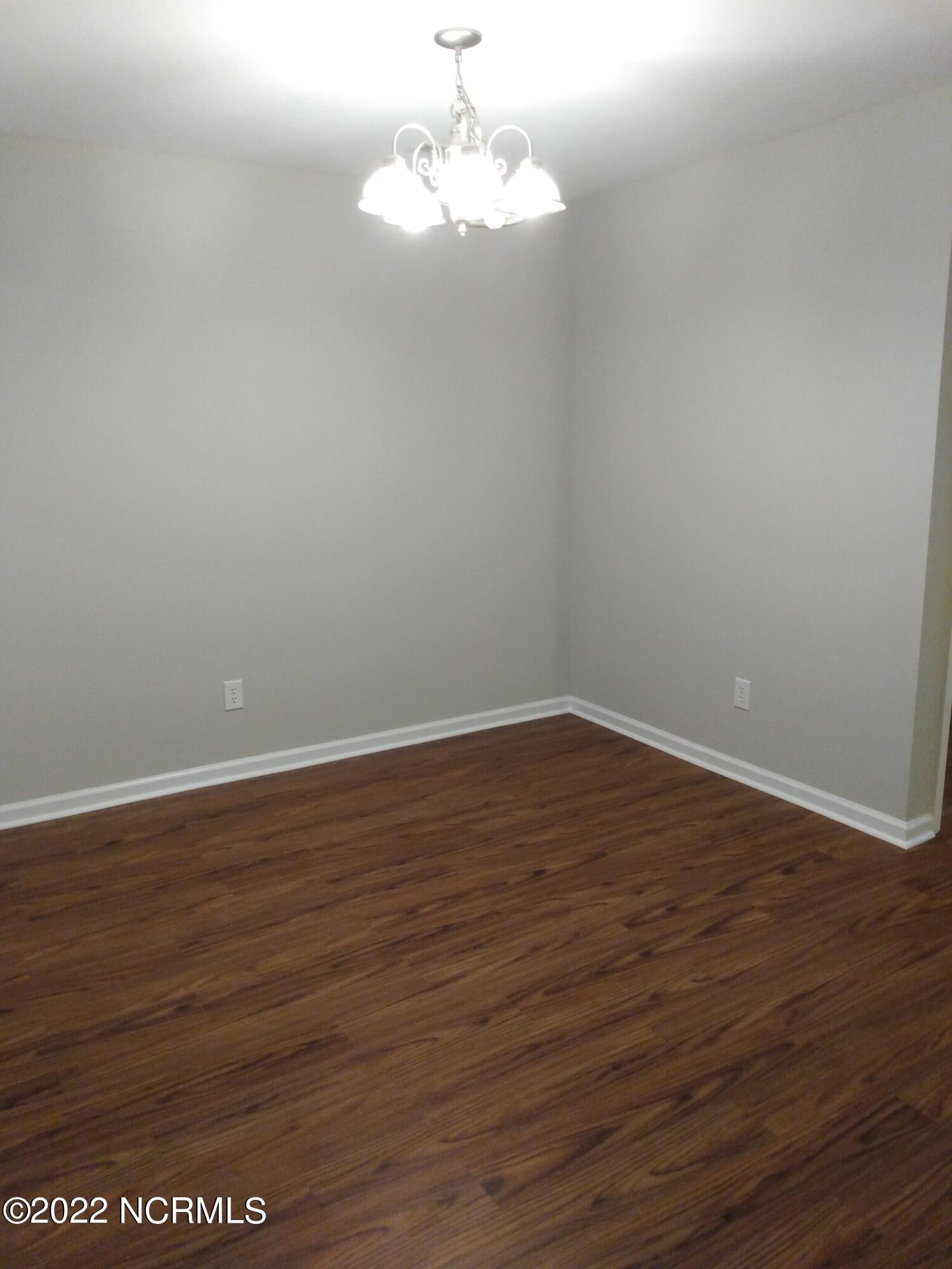 109 Apache Trail Havelock, NC 28532 - Photo 4 of 13 Denis Espinoza - 4. Dinning Area