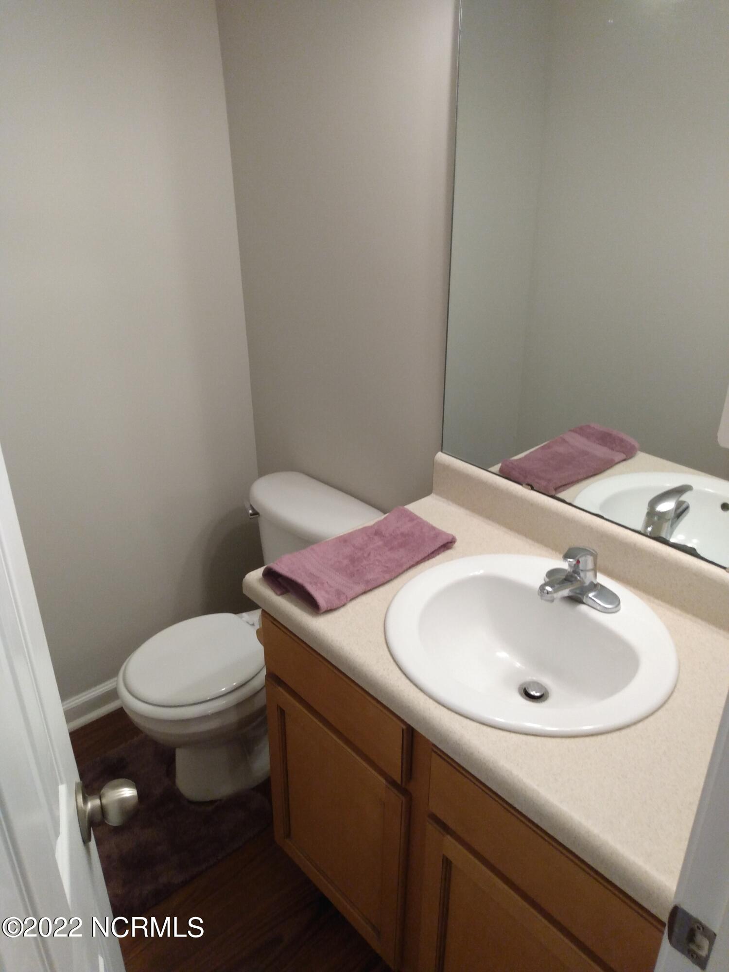 109 Apache Trail Havelock, NC 28532 - Photo 7 of 13 Denis Espinoza - 7.Bathroom_Downstairs