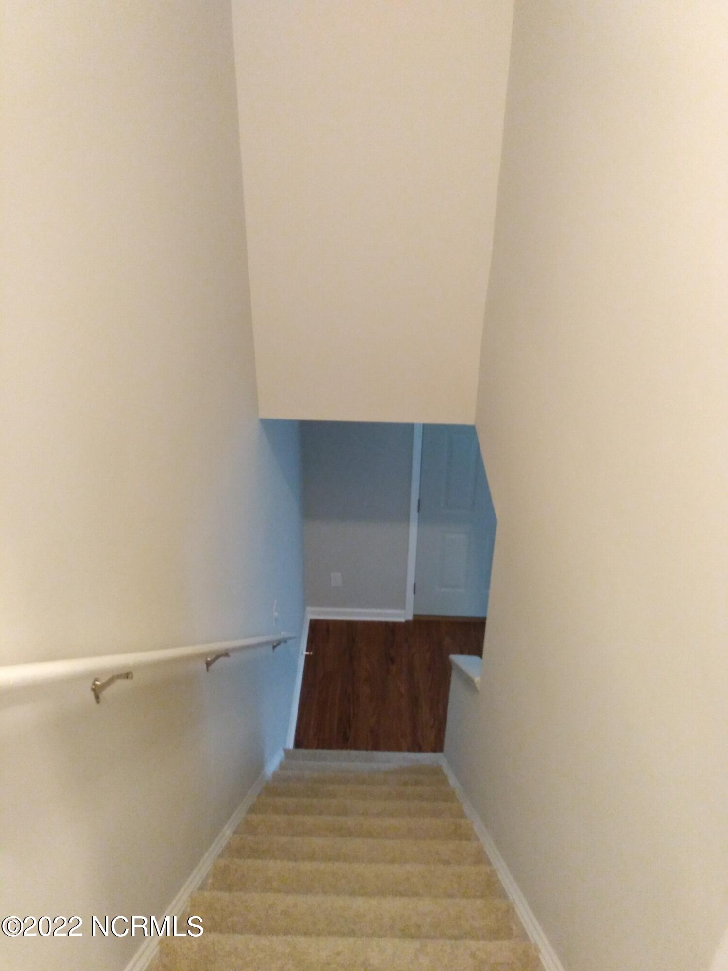 109 Apache Trail Havelock, NC 28532 - Photo 8 of 13 Denis Espinoza - 8. Stairs