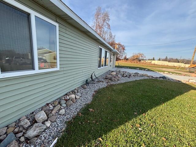 1637 North State Road Ionia, MI 48846 - Photo 4 of 25 FRONT OF HOUSE/LANDSCAPING