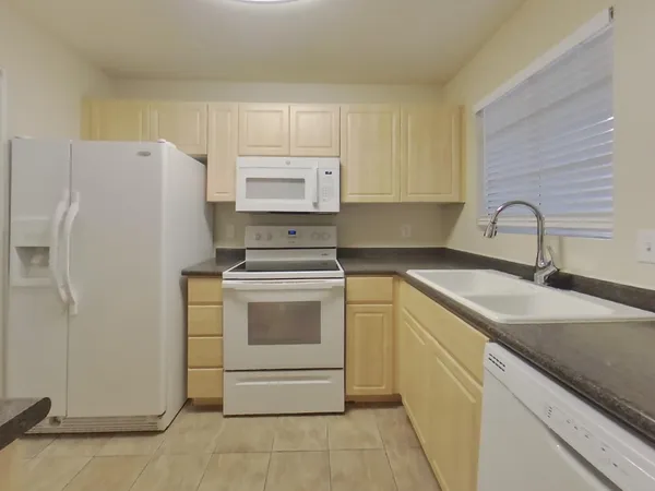 $1,499 | 1880 East Morten Avenue, Phoenix, AZ 85020