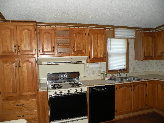 2122 Krouse Road Owosso, MI 48867 - Photo 7 of 33 31356706-7.JPG