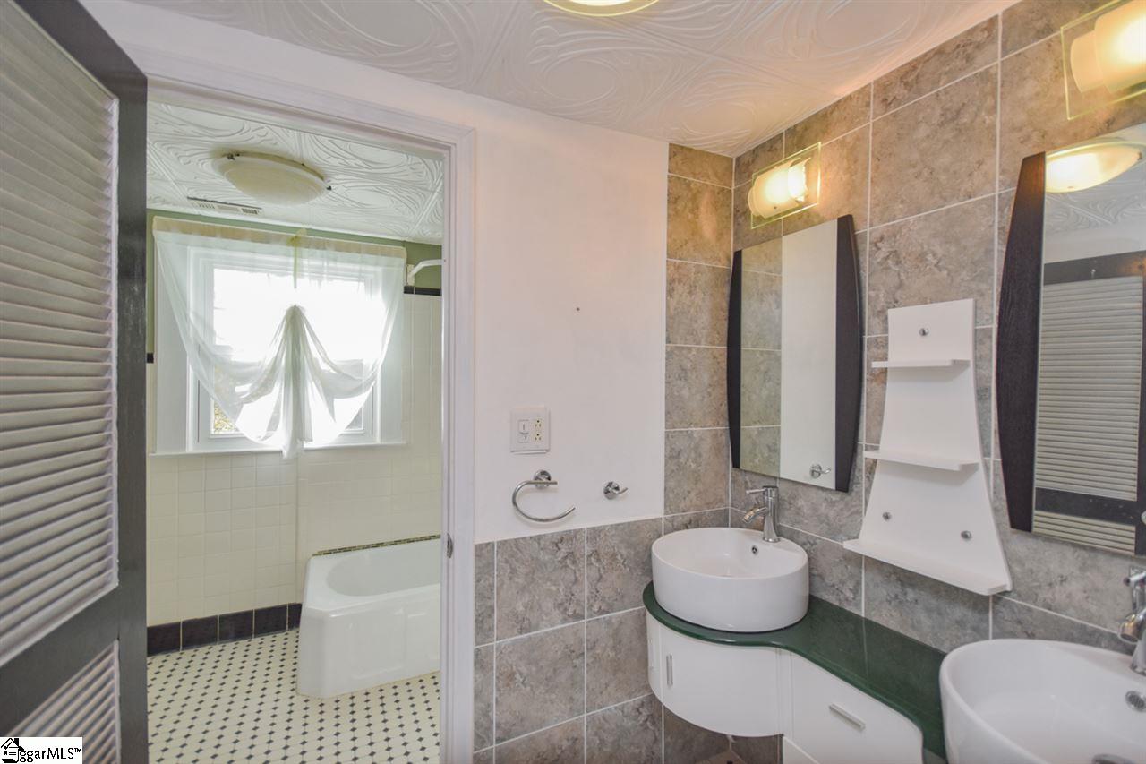 301 North Main Street Fountain Inn, SC 29644 - Photo 22 of 34 upstairs guest bath