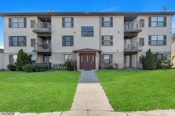 $350,000 | 535 Bayway Avenue, Unit 2B, Elizabeth, NJ 07202