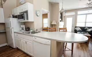 1505 South Shore Drive, Unit 220 Delavan, WI 53115 - Photo 4 of 22 1505SShoreDr_67679_4