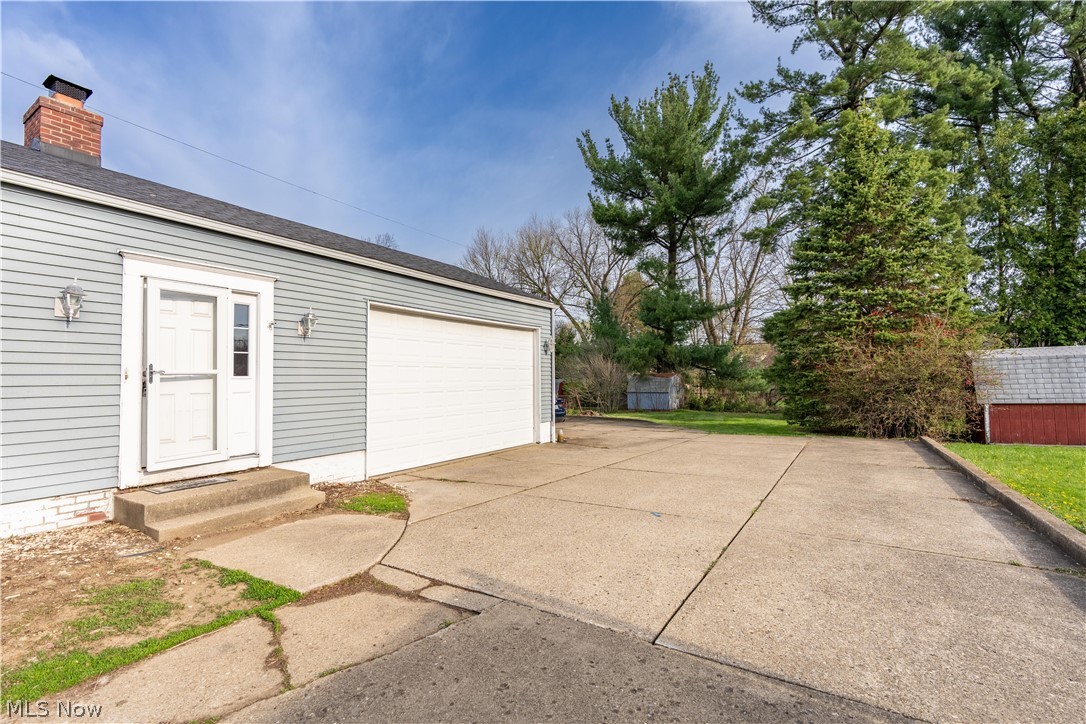 263 Everhard Road Southwest North Canton, OH 44709 - Photo 3 of 43
