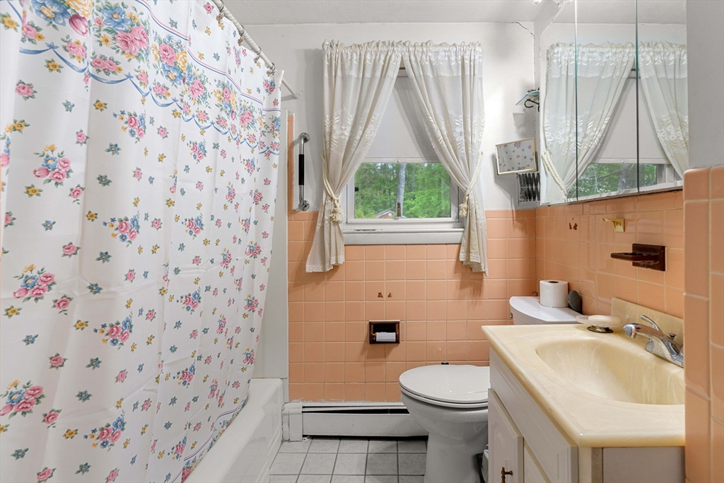 428 Foster Road Tewksbury, MA 01876 - Photo 12 of 15 Gallery Image 12