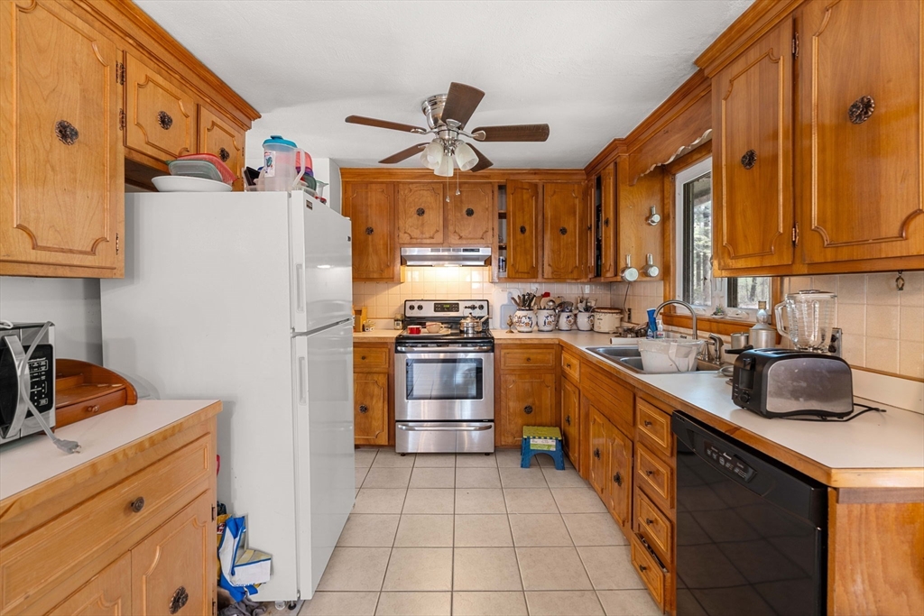 428 Foster Road Tewksbury, MA 01876 - Photo 5 of 15 Gallery Image 5