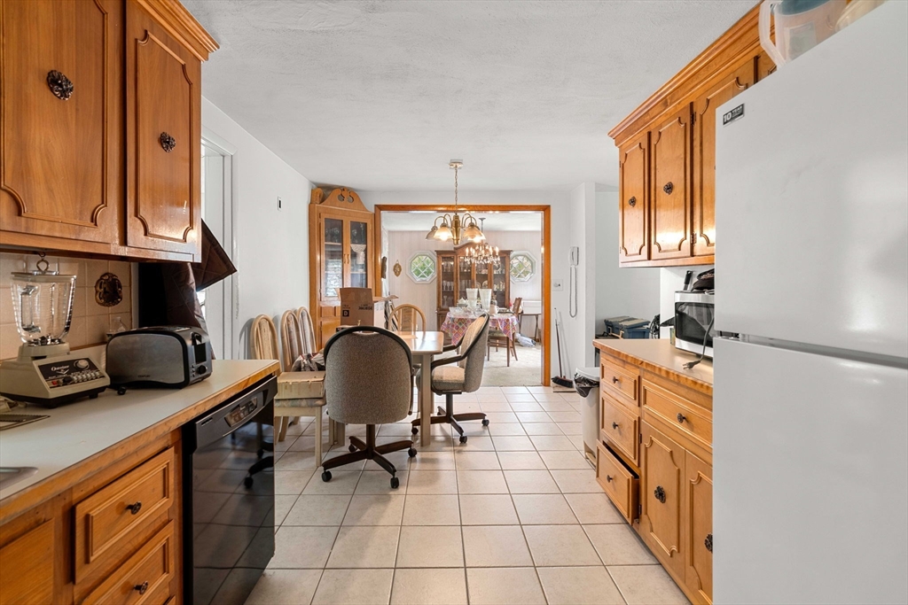 428 Foster Road Tewksbury, MA 01876 - Photo 6 of 15 Gallery Image 6