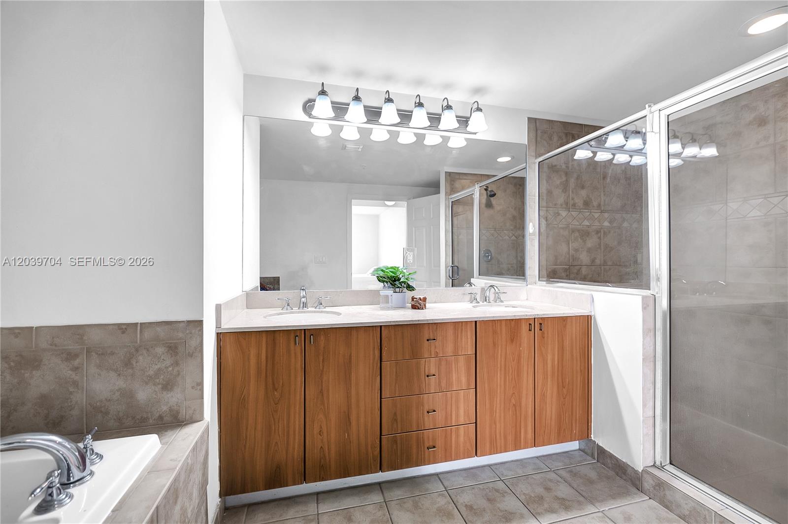 888 Douglas Road, Unit 910 Coral Gables, FL 33134 - Photo 14 of 32 Separate bath tub and shower