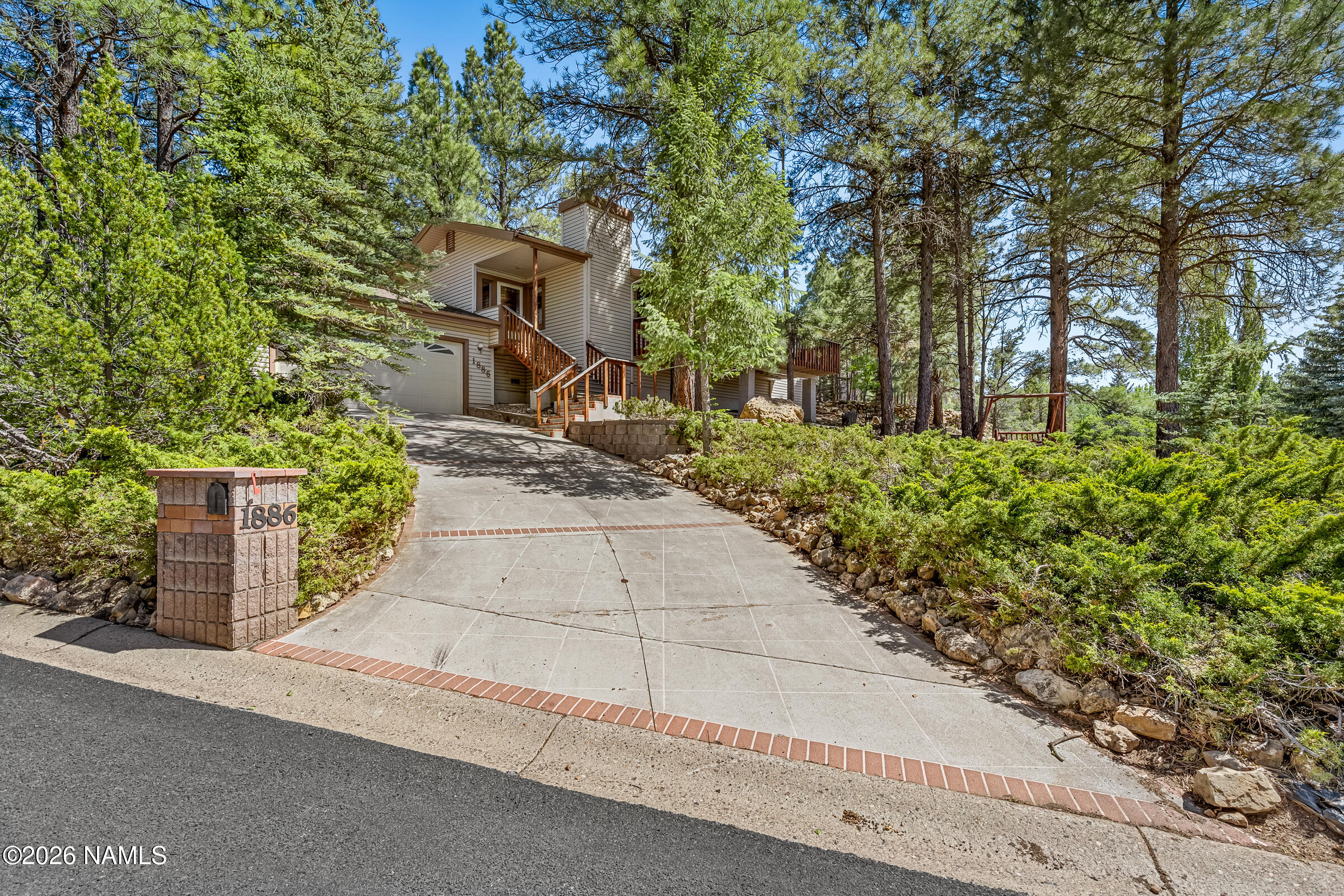 1886 North Edgewood Street Flagstaff, AZ 86004 - Photo 29 of 36 Front Driveway