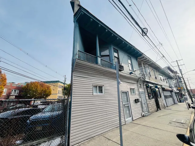 $2,650 | 236 Old Bergen Road, Unit 2, Jersey City, NJ 07305