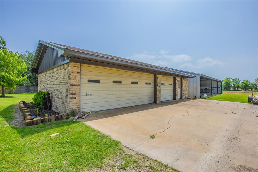 1608 Sunset Road Robinson, TX 76706 - Photo 27 of 36 3 Car Garage