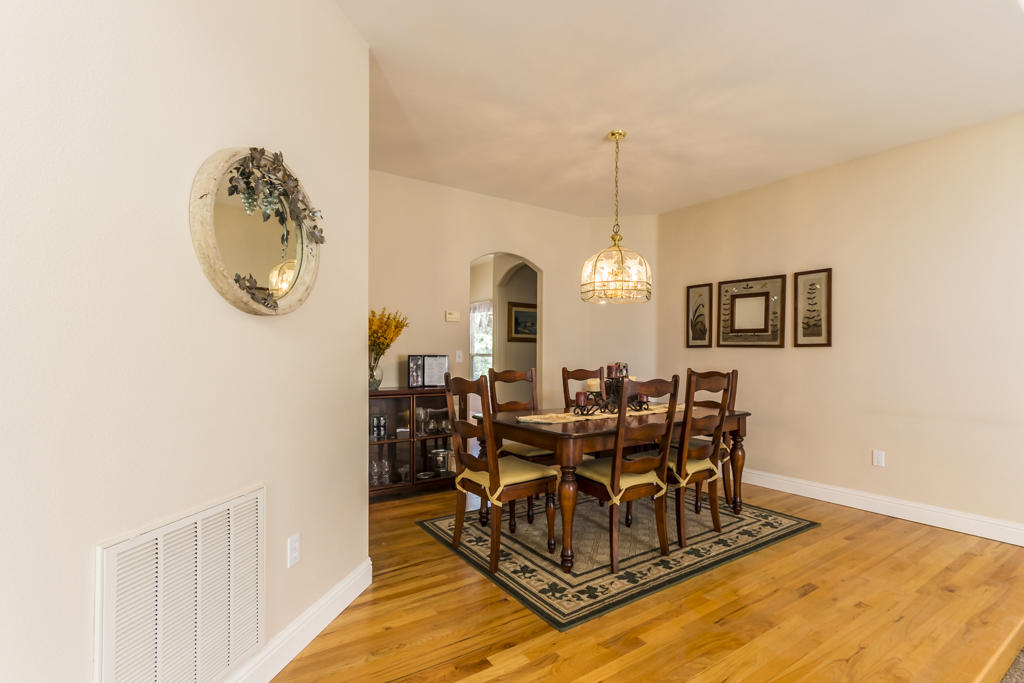 10050 Tilton Mine Road Redding, CA 96001 - Photo 11 of 35 formal dining2