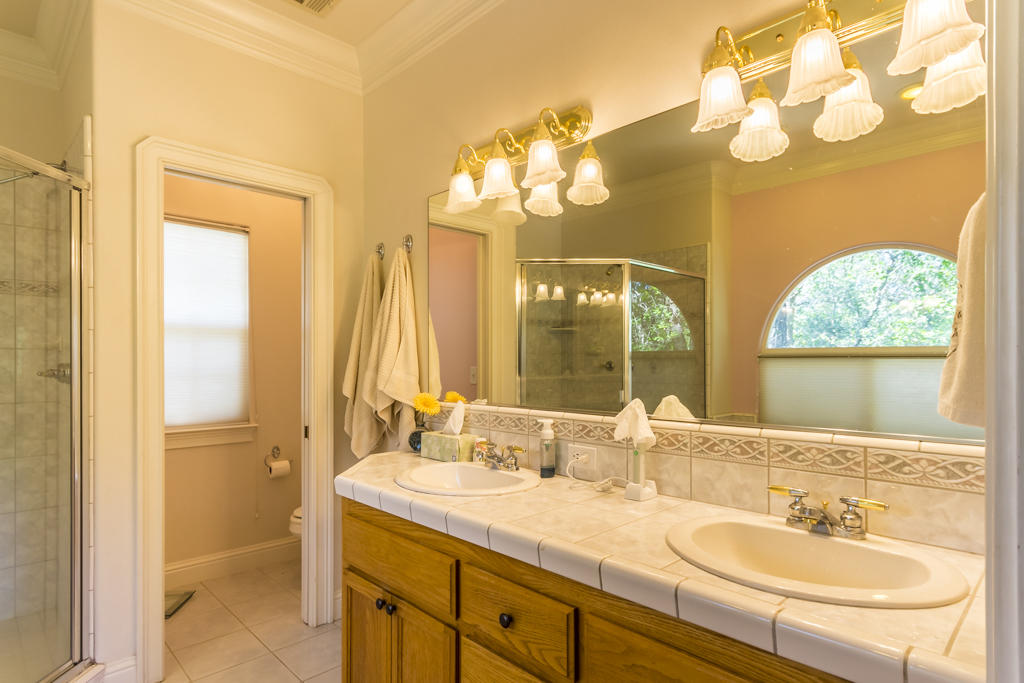 10050 Tilton Mine Road Redding, CA 96001 - Photo 14 of 35 master bath