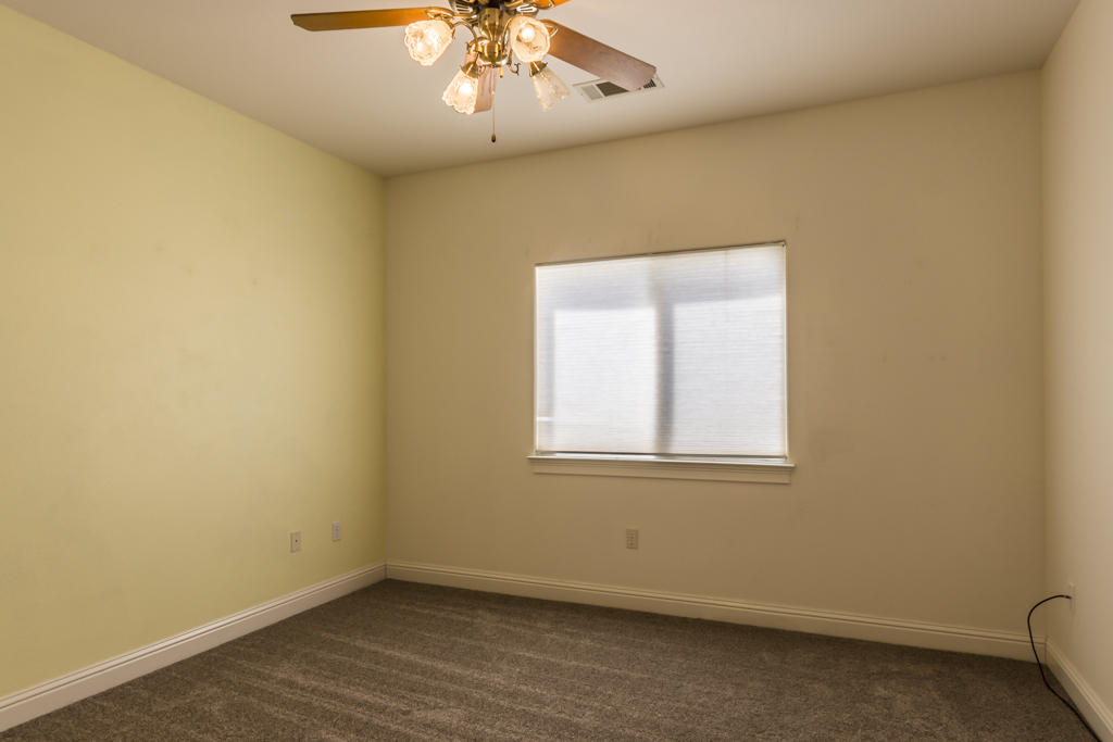 10050 Tilton Mine Road Redding, CA 96001 - Photo 16 of 35 bedroom2