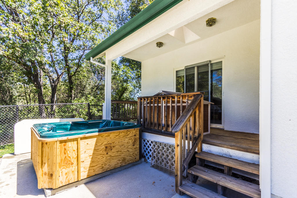 10050 Tilton Mine Road Redding, CA 96001 - Photo 23 of 35 master deck with spa