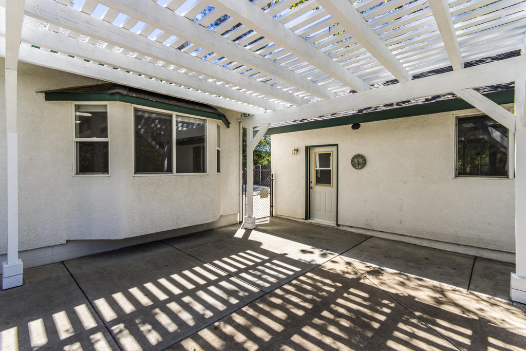 10050 Tilton Mine Road Redding, CA 96001 - Photo 24 of 35 back patio pergola