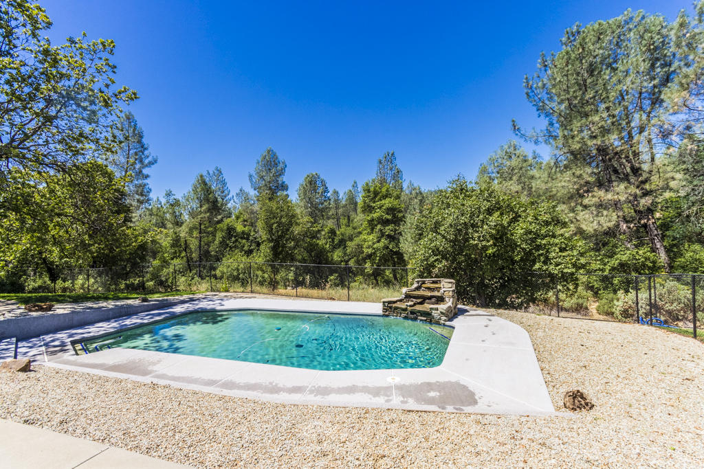 10050 Tilton Mine Road Redding, CA 96001 - Photo 27 of 35 backyard and beyond