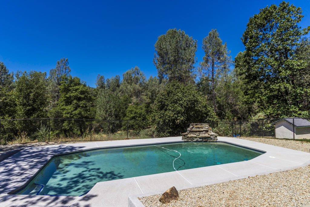 10050 Tilton Mine Road Redding, CA 96001 - Photo 29 of 35 pool