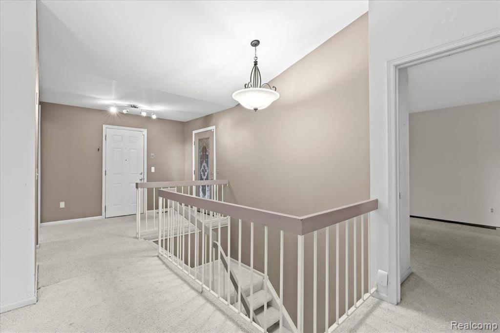 920 Green View Court Rochester Hills, MI 48307 - Photo 11 of 33