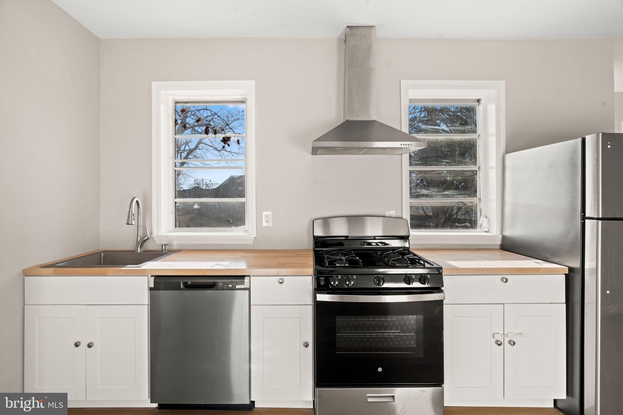 606 Spruce Street Delanco, NJ 08075 - Photo 12 of 29 a kitchen with granite countertop a stove and a refrigerator