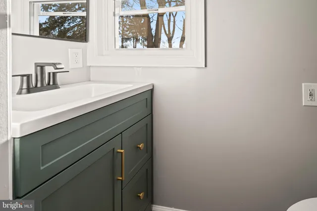 $2,400 | 606 Spruce Street, Delanco, NJ 08075