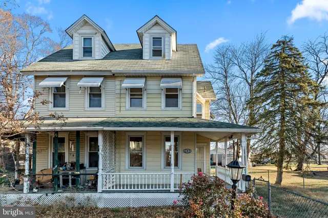 $2,400 | 606 Spruce Street, Delanco, NJ 08075